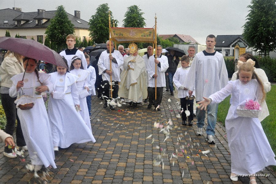 59 Procesja eucharystyczna.jpg
